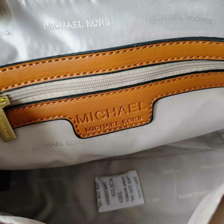Picture of Michael Kors Wallets _SKUfw242017722fw